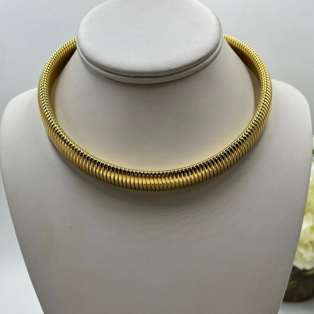 EOY Bisuteria Elena Vintage
Spanish Gold Tone‎ Wide Ribbed Omega Choker Necklace